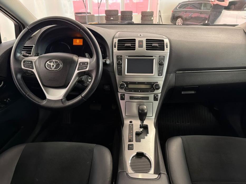 TOYOTA Avensis 2015