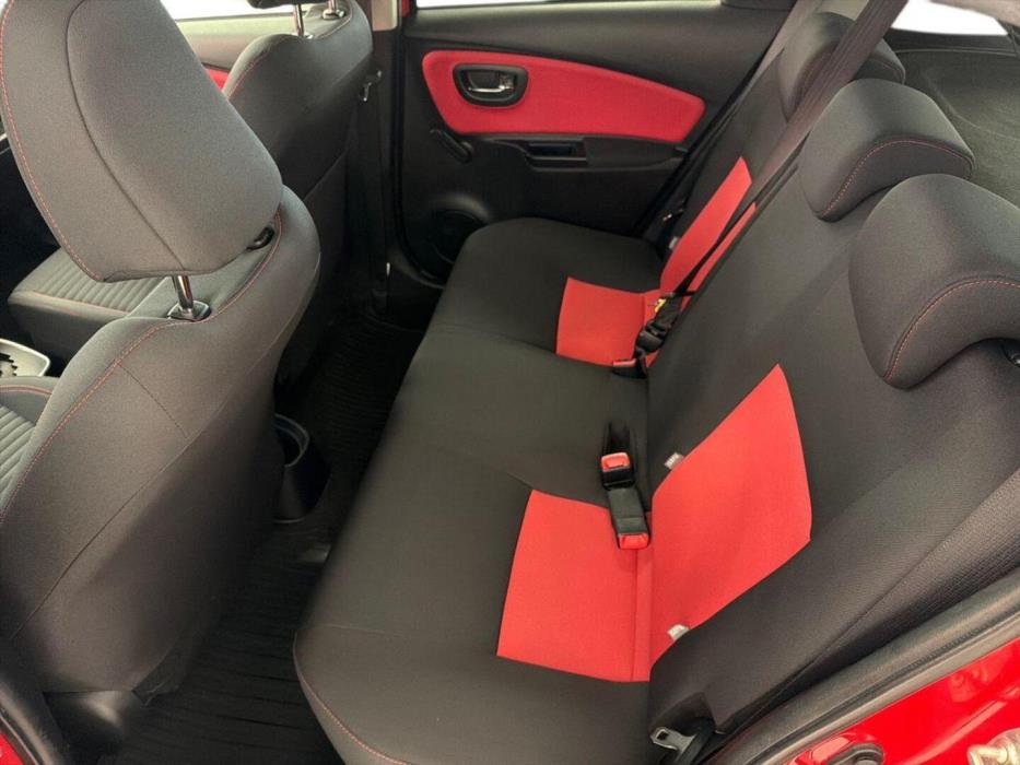 TOYOTA Yaris 2016
