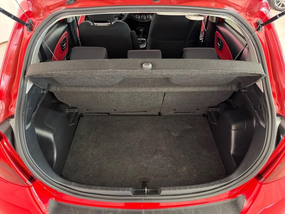 TOYOTA Yaris 2016