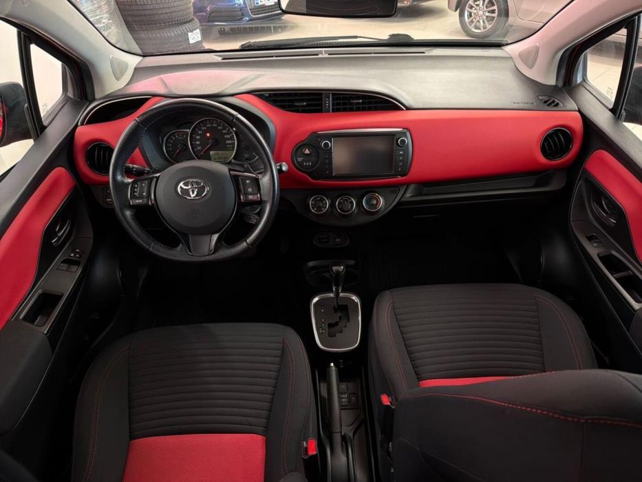 TOYOTA Yaris 2016