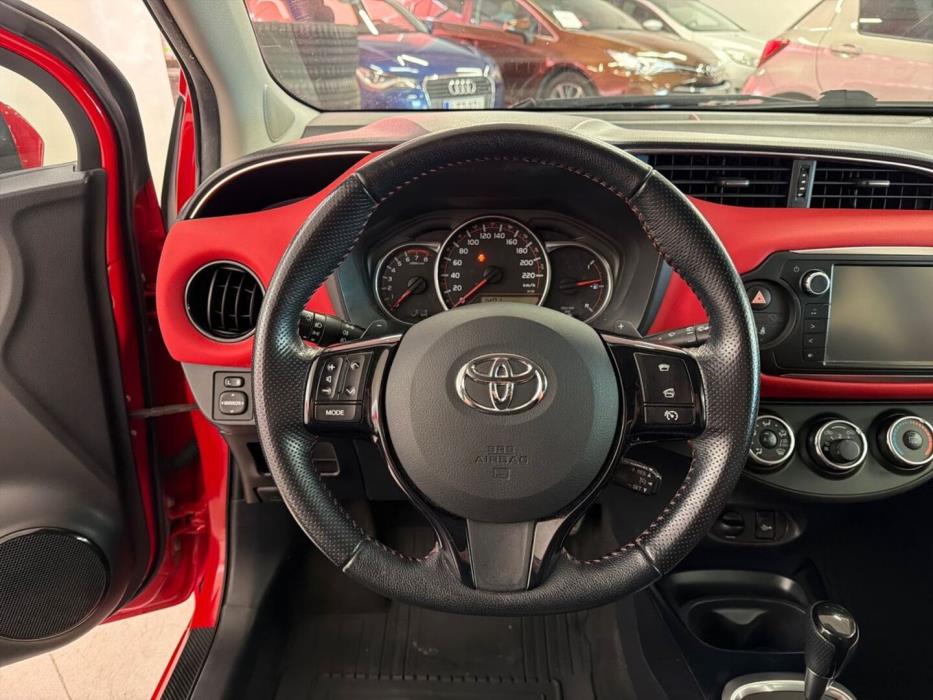 TOYOTA Yaris 2016