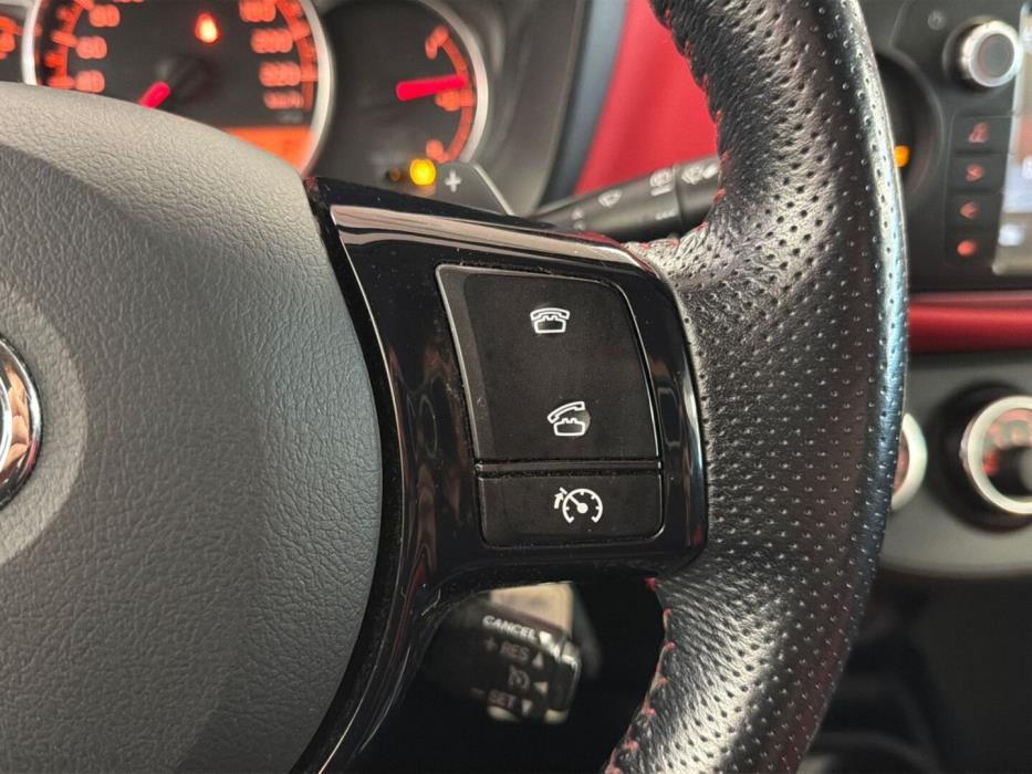 TOYOTA Yaris 2016
