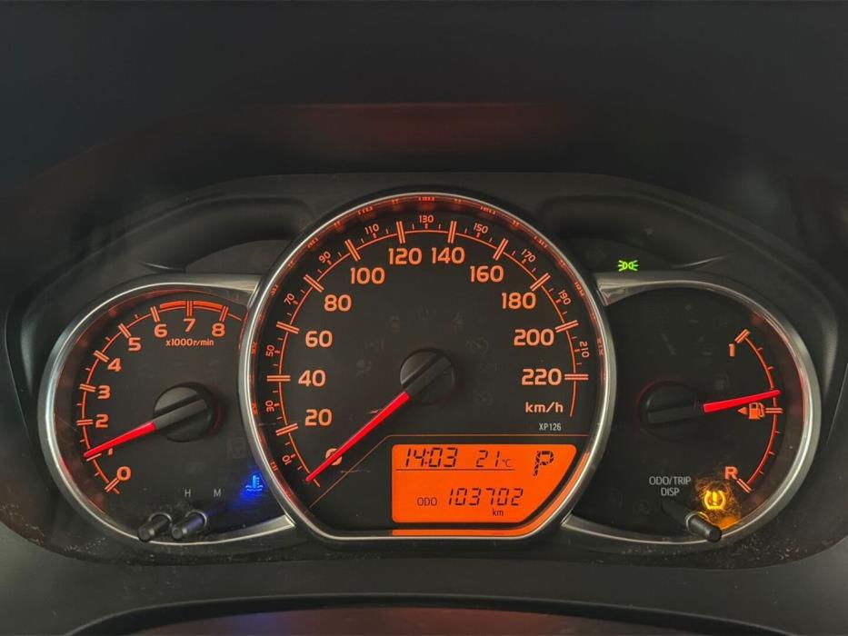 TOYOTA Yaris 2016