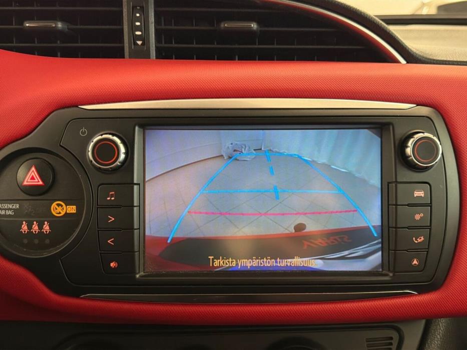 TOYOTA Yaris 2016