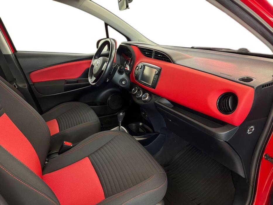 TOYOTA Yaris 2016