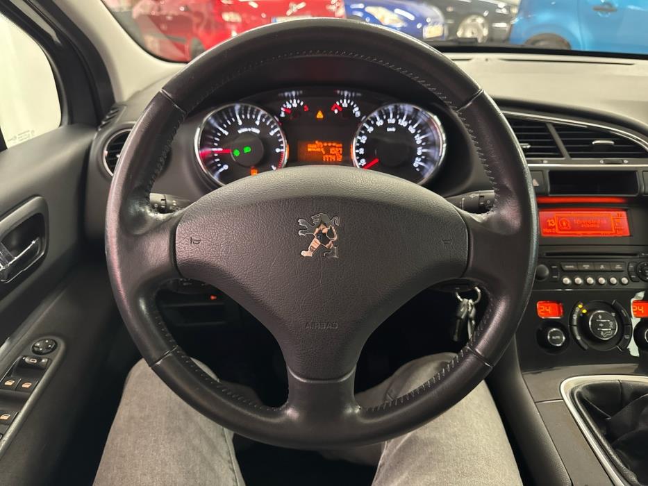 PEUGEOT 3008 2012