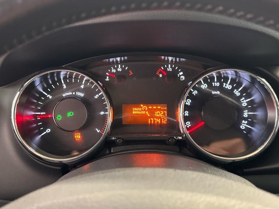PEUGEOT 3008 2012