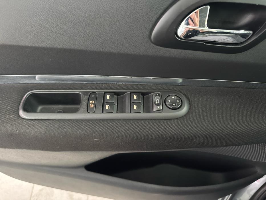 PEUGEOT 3008 2012