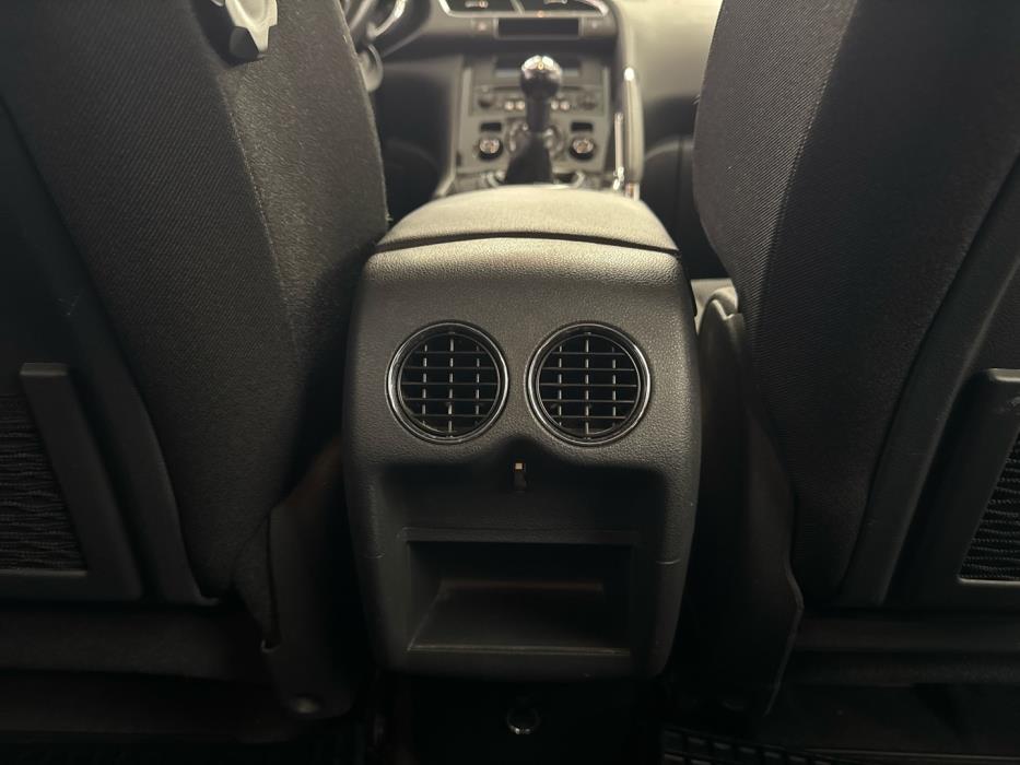 PEUGEOT 3008 2012