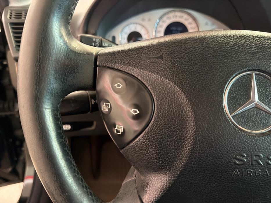 MERCEDES-BENZ E 2004