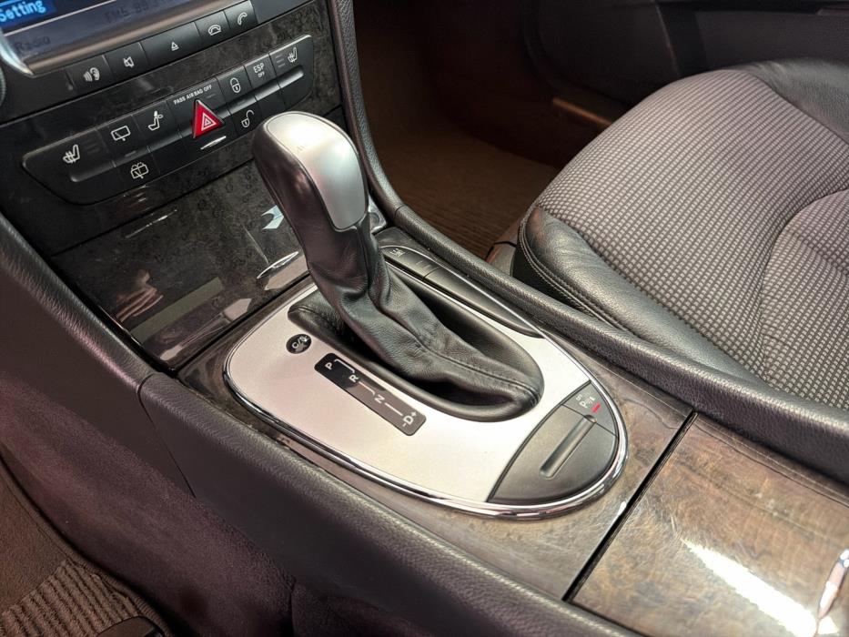 MERCEDES-BENZ E 2004