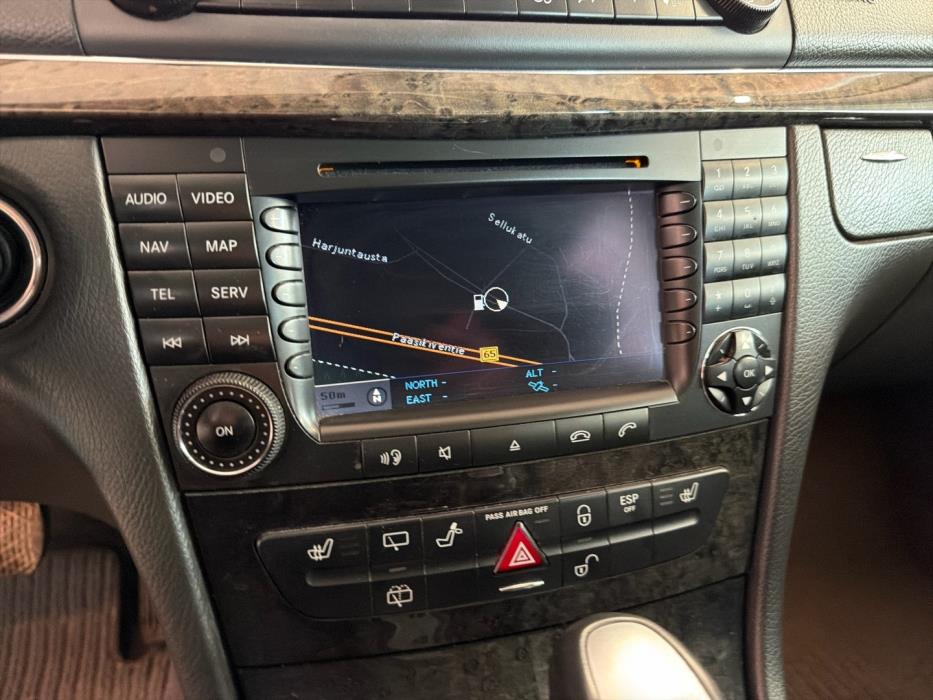 MERCEDES-BENZ E 2004