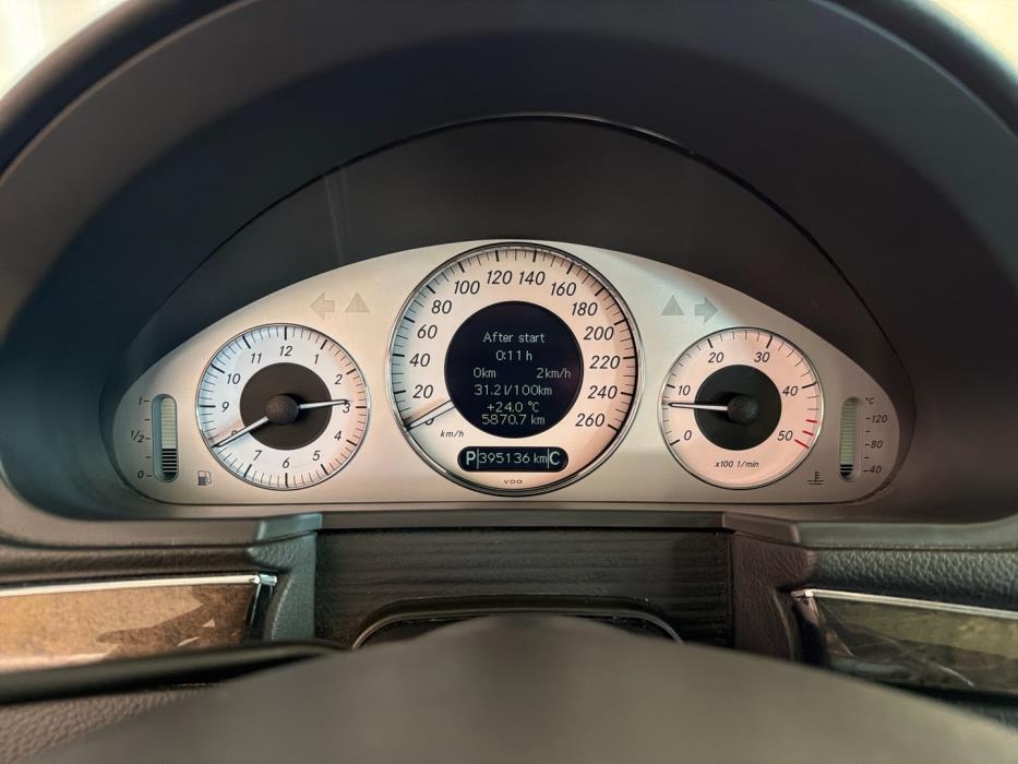 MERCEDES-BENZ E 2004