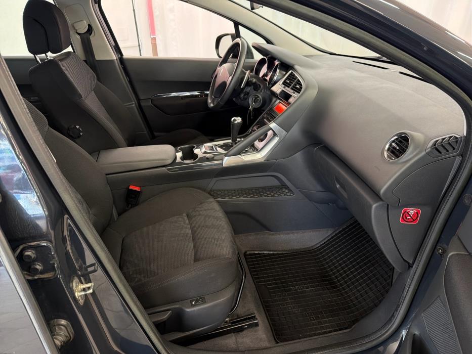 PEUGEOT 3008 2011