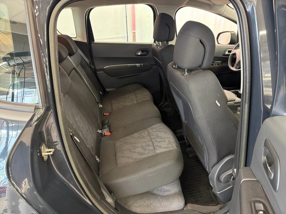 PEUGEOT 3008 2011