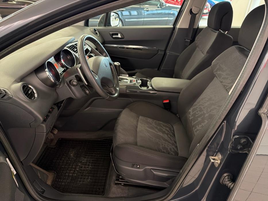 PEUGEOT 3008 2011