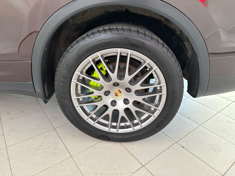 PORSCHE Cayenne 2015