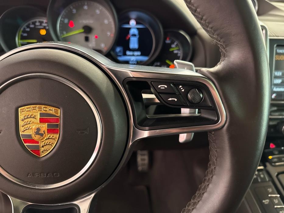 PORSCHE Cayenne 2015