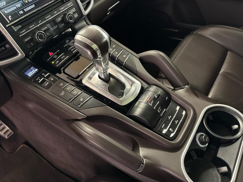 PORSCHE Cayenne 2015