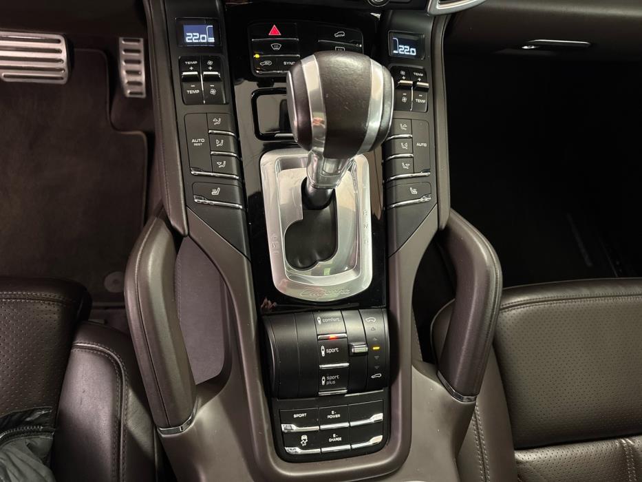 PORSCHE Cayenne 2015