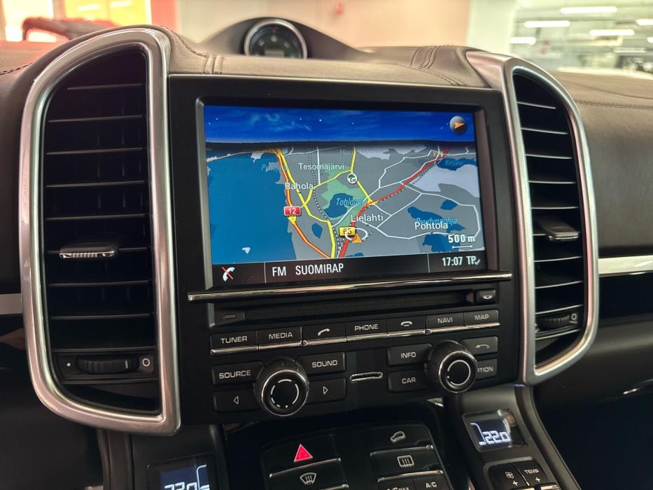 PORSCHE Cayenne 2015