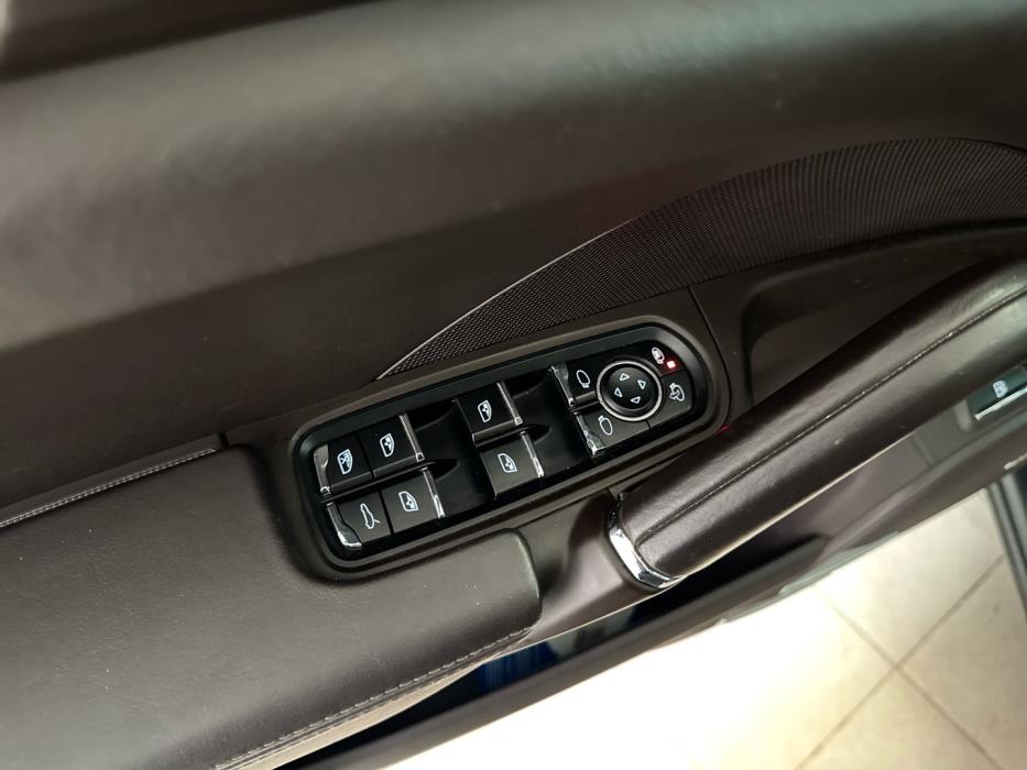 PORSCHE Cayenne 2015