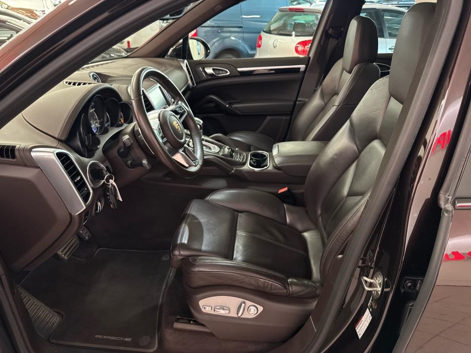 PORSCHE Cayenne 2015