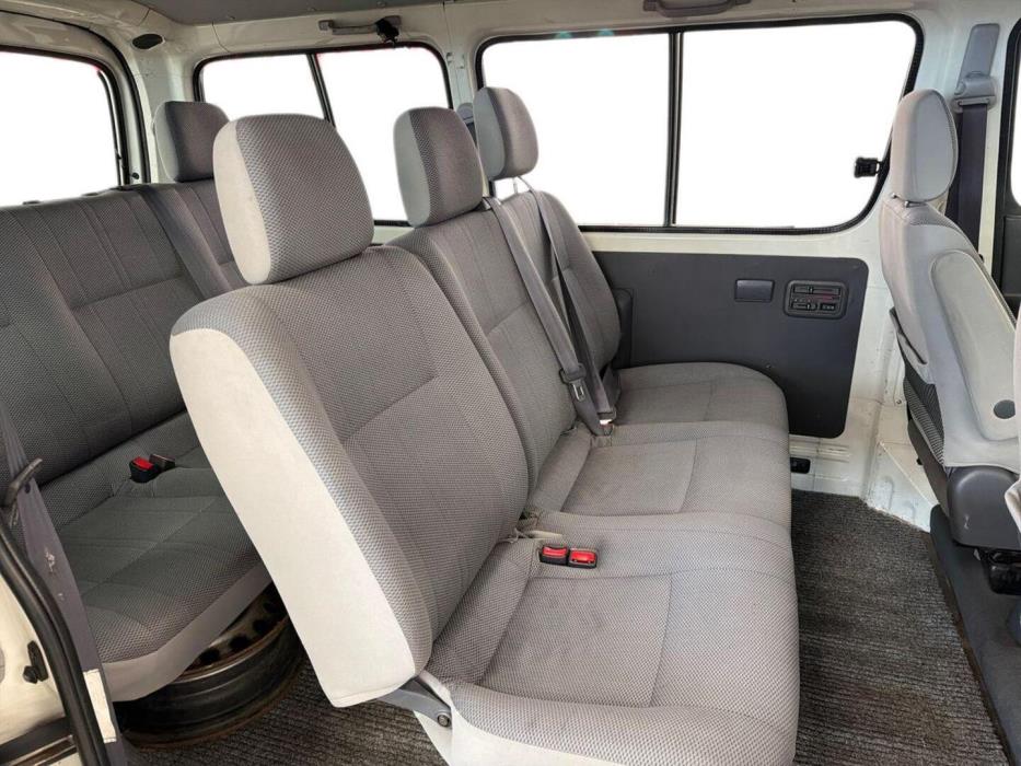 TOYOTA Hiace 2009