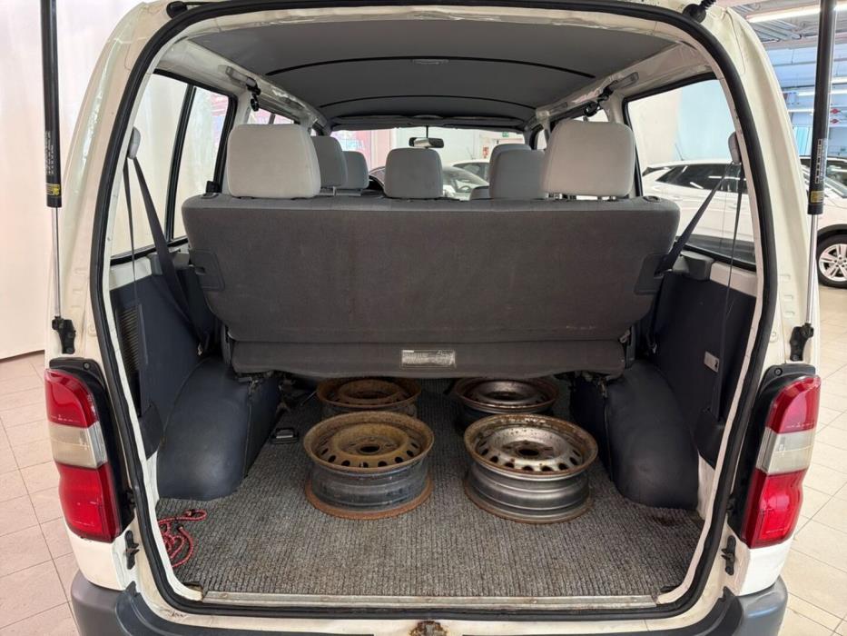 TOYOTA Hiace 2009