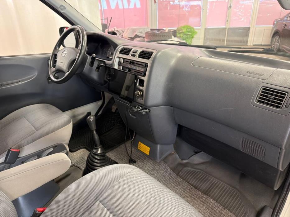 TOYOTA Hiace 2009