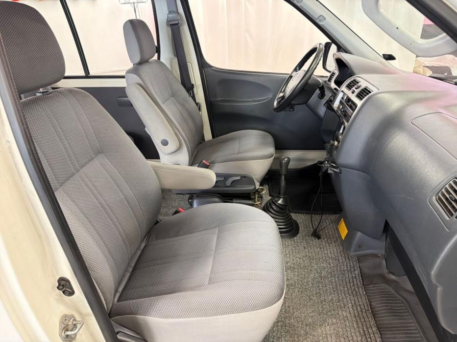 TOYOTA Hiace 2009