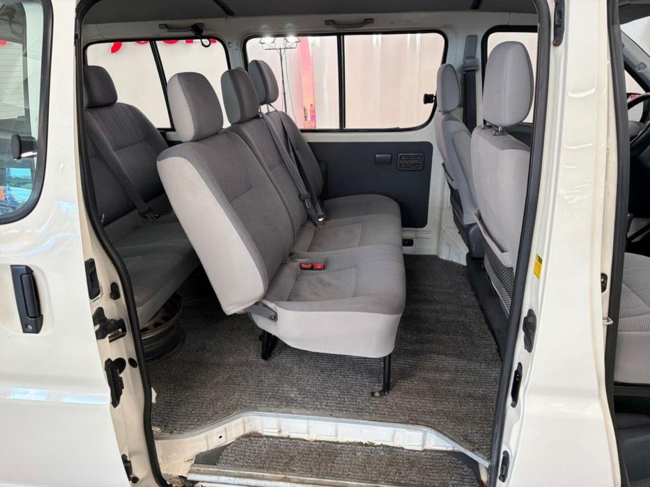TOYOTA Hiace 2009