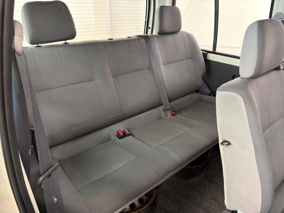 TOYOTA Hiace 2009