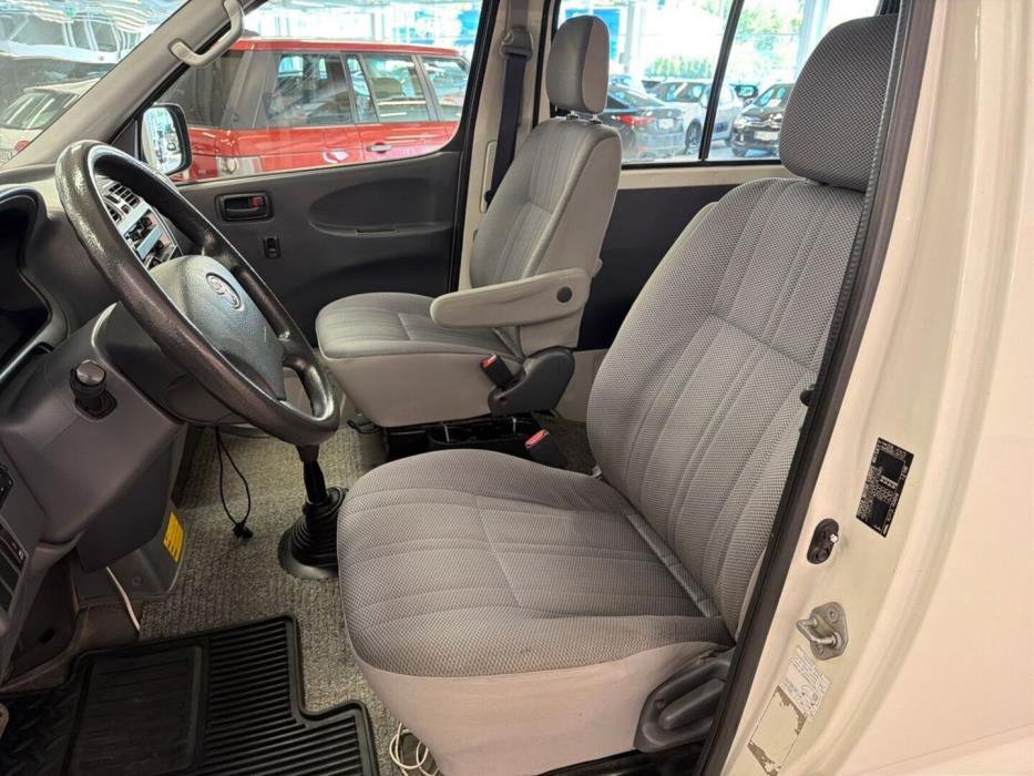 TOYOTA Hiace 2009