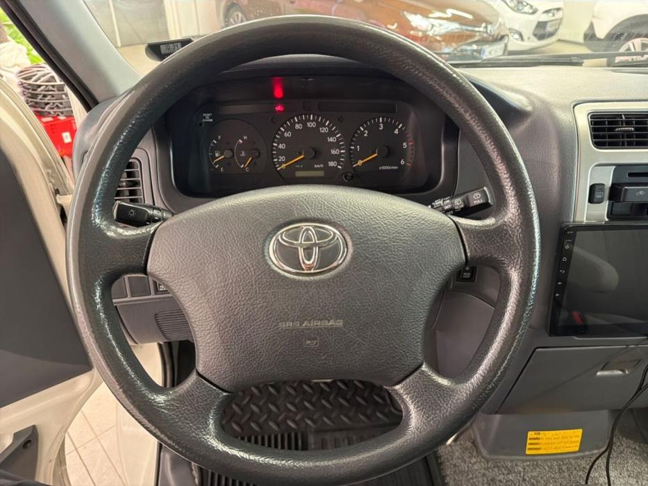 TOYOTA Hiace 2009