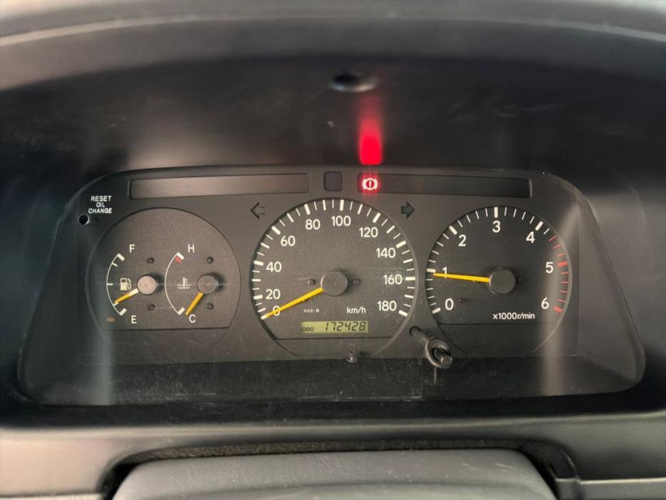 TOYOTA Hiace 2009