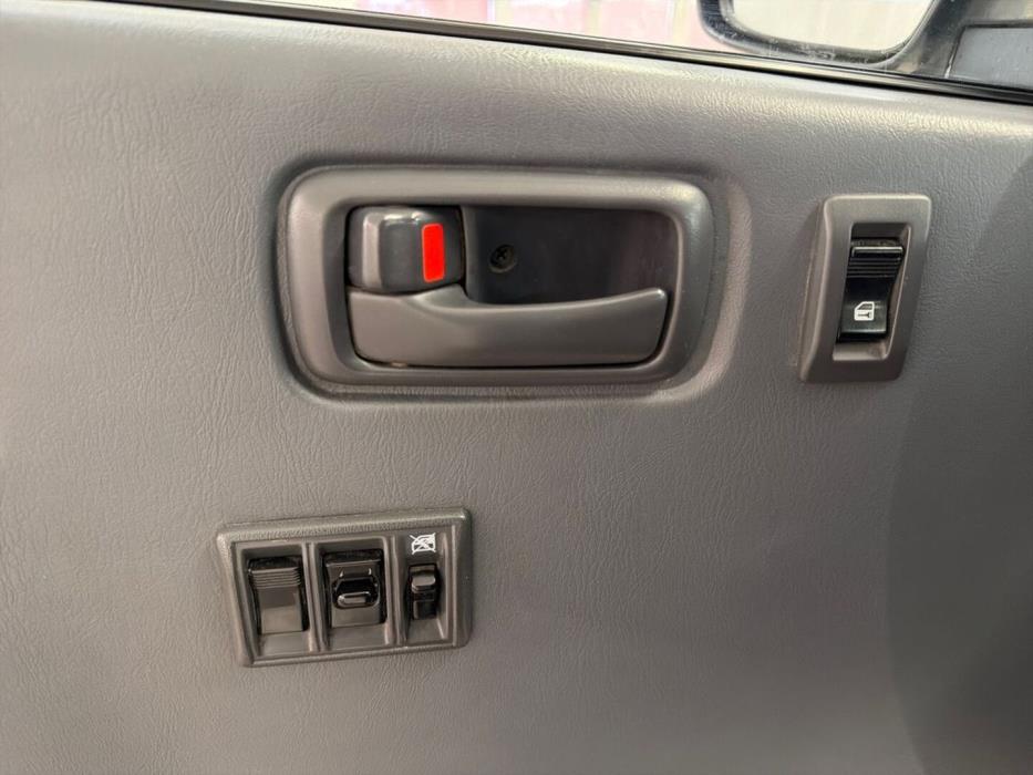 TOYOTA Hiace 2009