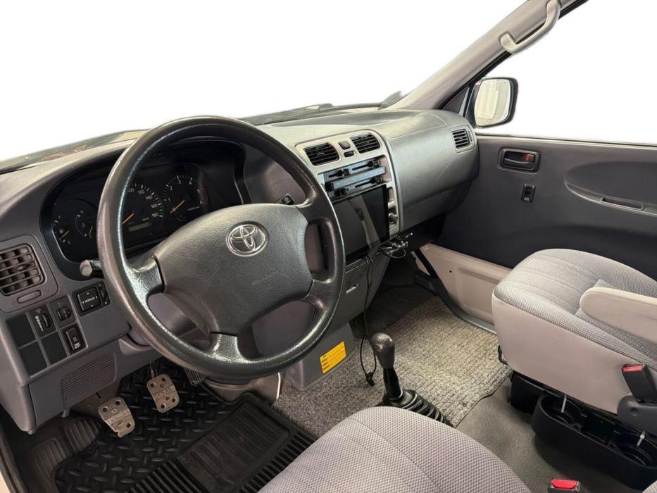 TOYOTA Hiace 2009
