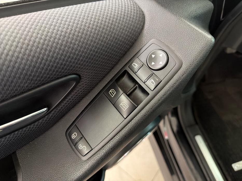 MERCEDES-BENZ B 2009