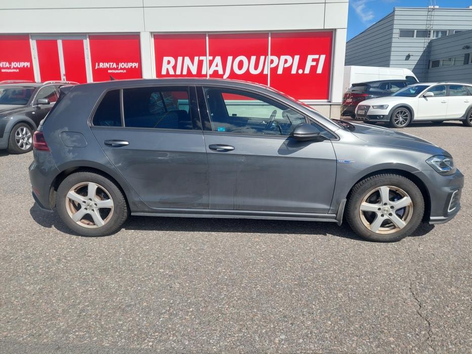 VOLKSWAGEN Golf 2020