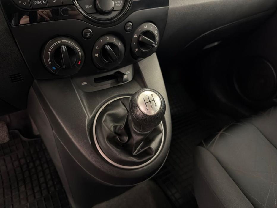 MAZDA Mazda2 2011