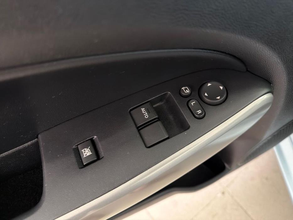 MAZDA Mazda2 2011