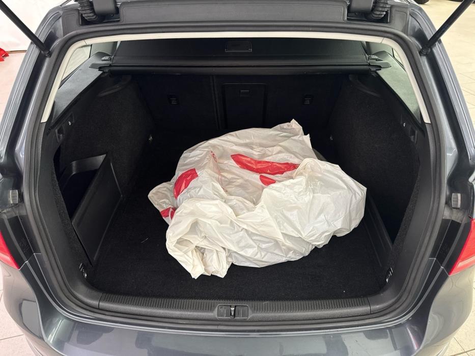 VOLKSWAGEN Passat 2011