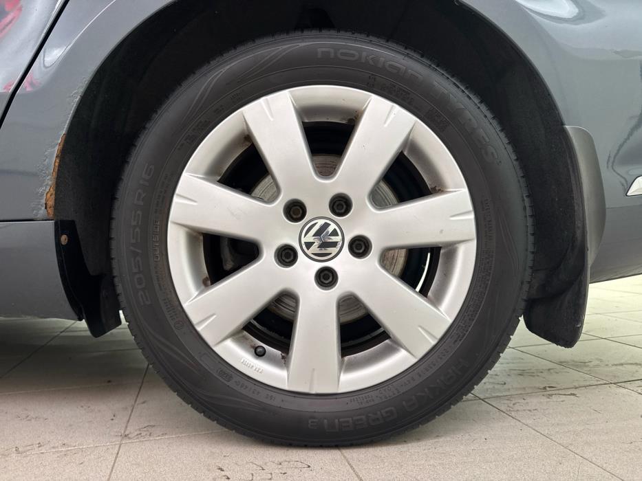 VOLKSWAGEN Passat 2011