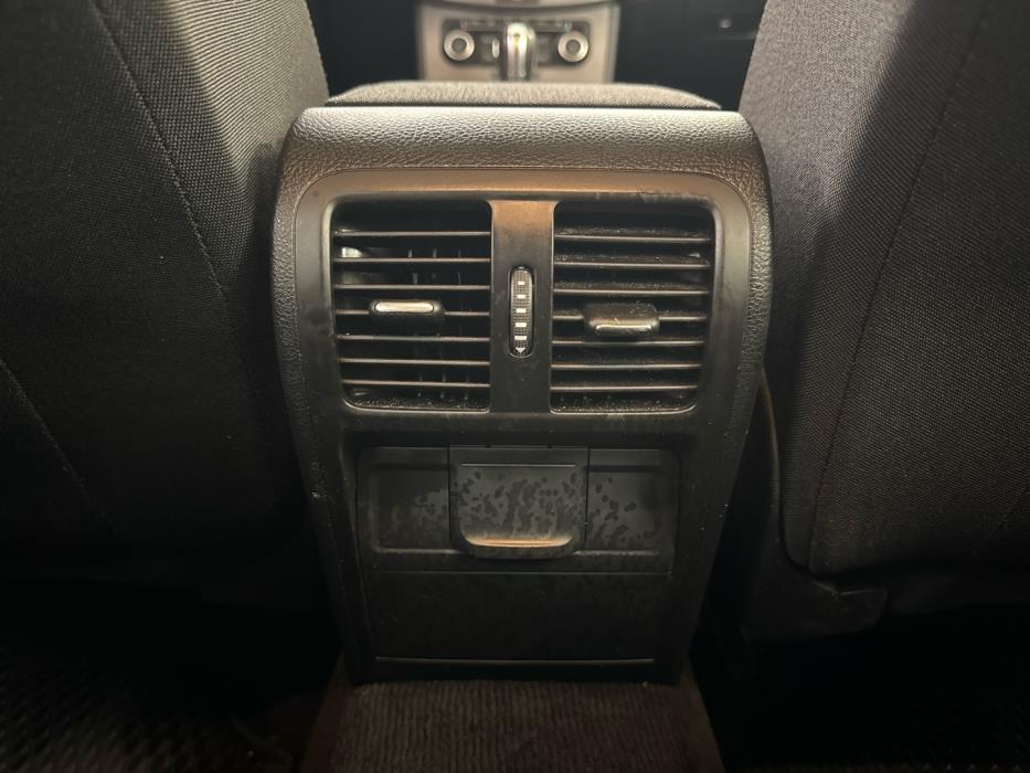 VOLKSWAGEN Passat 2011