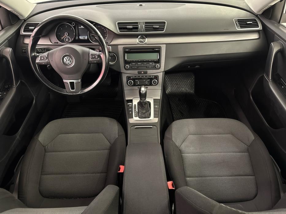 VOLKSWAGEN Passat 2011