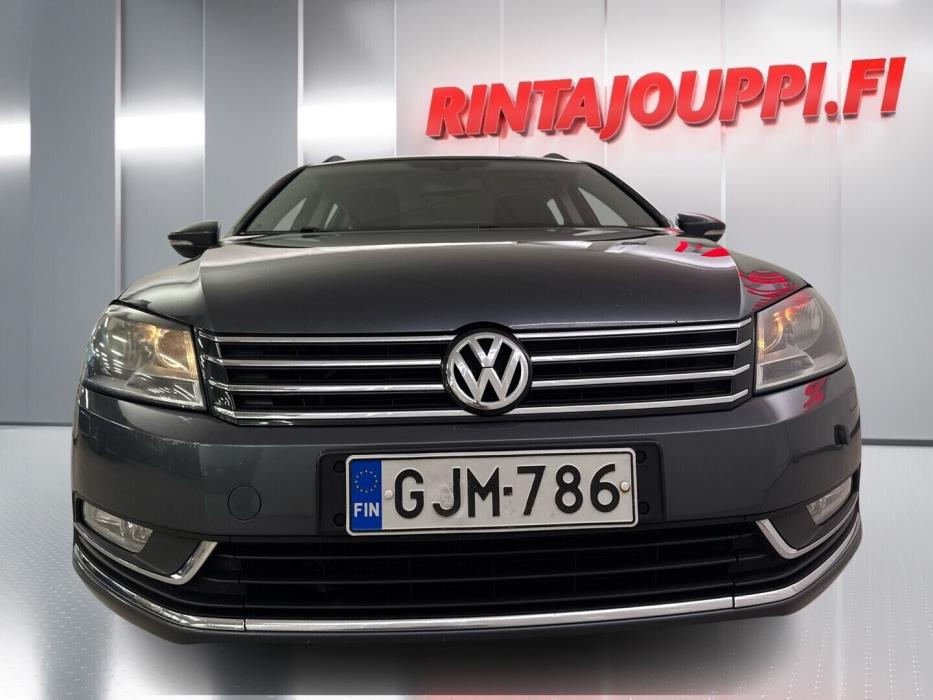 VOLKSWAGEN Passat 2011
