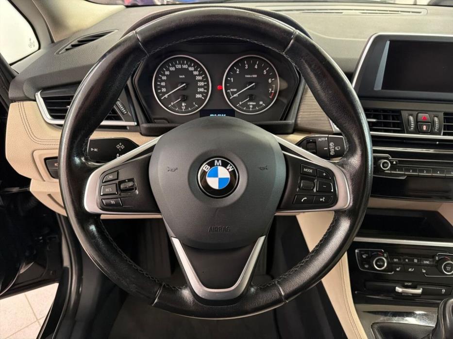 BMW 216 2016