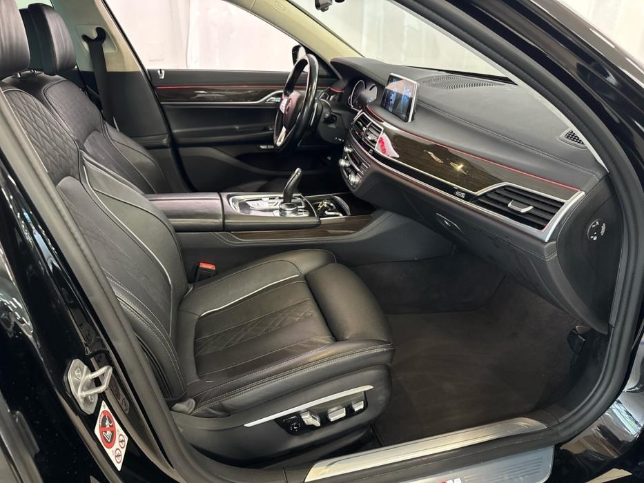 BMW 740 2016