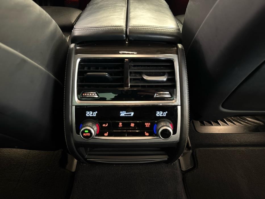 BMW 740 2016